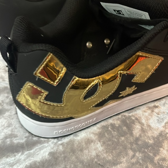 Sneakers - Picture 7 of 8